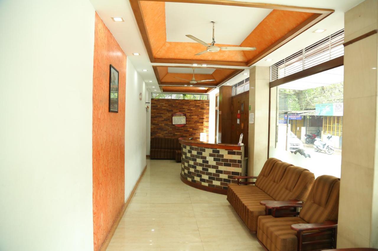 Malabar Plaza Inn Kochi Exteriér fotografie